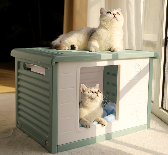 外側のための暖かい猫のベッド