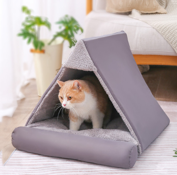 屋根が付いている大きい猫のベッド