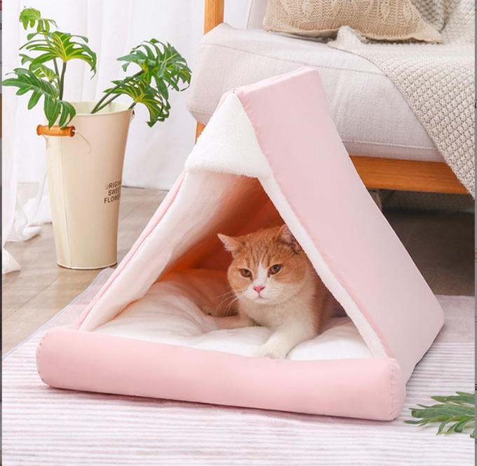 立つ猫のベッド